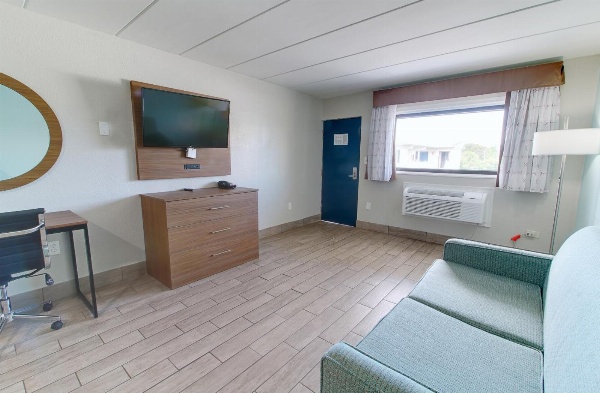 Seashire Inn & Suites image 11