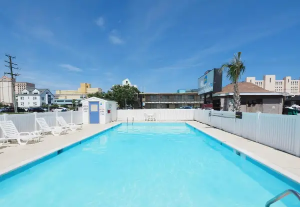 Seashire Inn & Suites 4